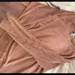 American Eagle dusty rose crew neck sweatshirt